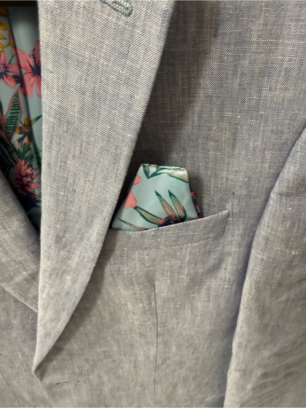 Bar III Light Blue Blazer with Tropical Floral Lining and pocket square